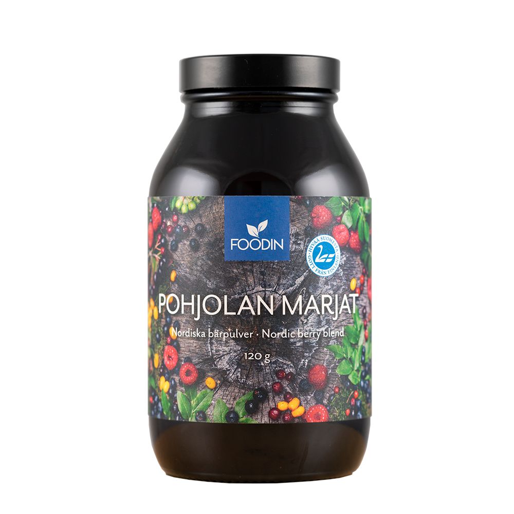 Foodin Pohjolan Marjat -marjajauhesekoitus, 120 g; tumma, lieriömäinen purkki mattapinnalla; etiketti musta valkoisin ja kultaisin groteskitekstein, kuvituksena erilaisia marjoja alaosassa; etiketissä maininta "Nordic berry blend"; tuote kuvattu yksin vaalealla taustalla studiokuvassa.