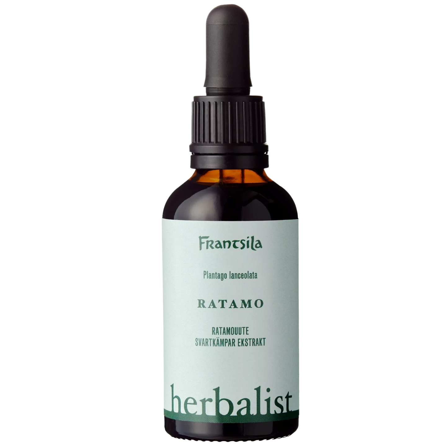 Frantsila Ratamouute, ruskea lasinen tippapullo tekstillä "Frantsila Plantago lanceolata RATAMO herbalist", pystyssä; vihreä mattaetiketti valkoisin ja tummanvihrein groteskitekstein, musta kiiltävä muovinen tippakorkki; sylinterin muotoinen; tausta tasaisesti valaistu vaaleanharmaa pinta ilman näkyvää tekstuuria; ei ihmisiä eikä käsiä näkyvissä, tuote kuvattu suoraan edestä yksin keskitettynä.