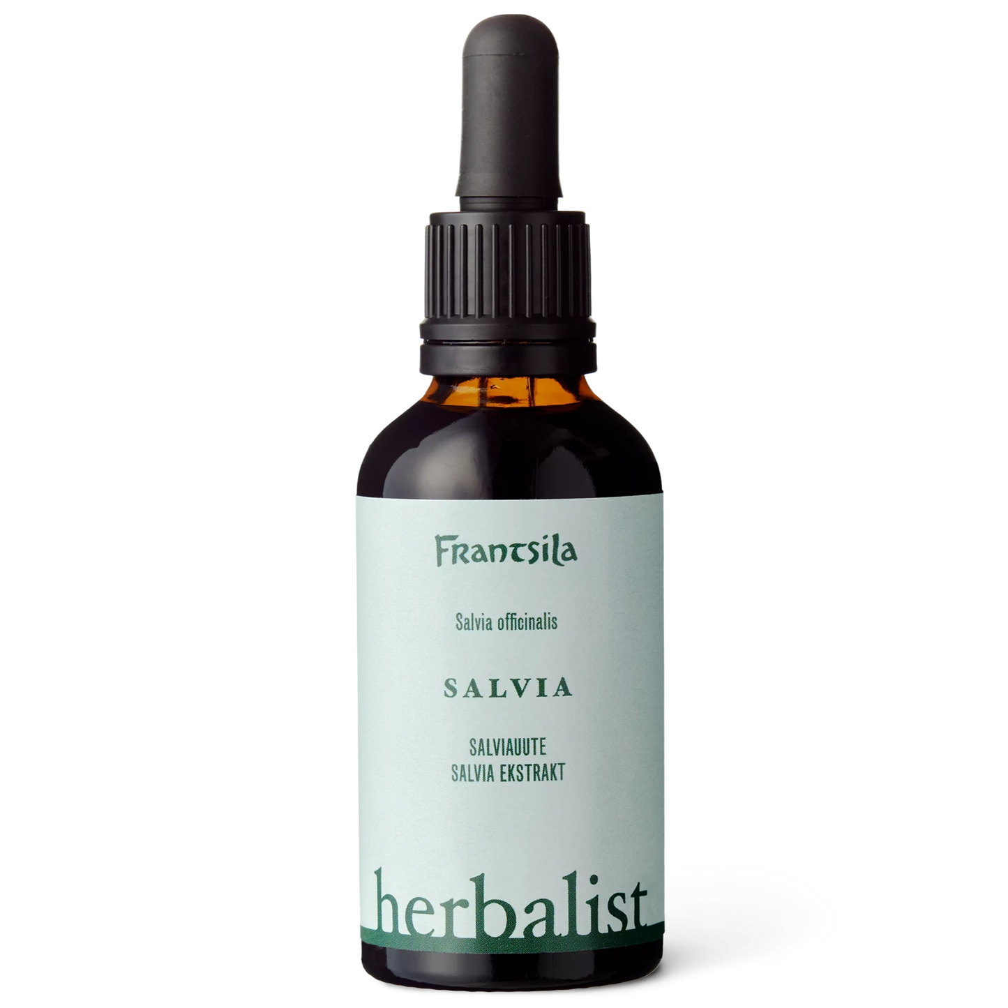 Frantsila Salviauute, tumma tippapullo mustalla korkilla ja vaaleanvihreällä suorakaiteen muotoisella etiketillä; etiketissä teksti "Frantsila Salvia Officinalis Extract" yksinkertaisella groteskifontilla keskitettynä; pullo lasia mattapinnalla ja sylinterin muotoinen; seisoo pystyssä tasaisella saumattomalla valkoisella taustalla; ei ihmisiä eikä käsiä näkyvissä.
