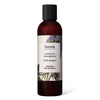 Frantsila Hellä Shampoo; pullo tekstillä "Fransila Herb Farm Gentle Shampoo" valkoisella suorakulmaisella etiketillä värillisin kasvikuvituksin ja mustalla groteskitekstillä; pullo sylinterinmuotoinen, puoliläpikuultavaa ruskeaa muovia sileäpintaisena, kiinteä musta ruuvikorkki; tuotenimi selvästi näkyvissä; valkoinen tausta, suoraan edestä kuvattu tuotekuva.