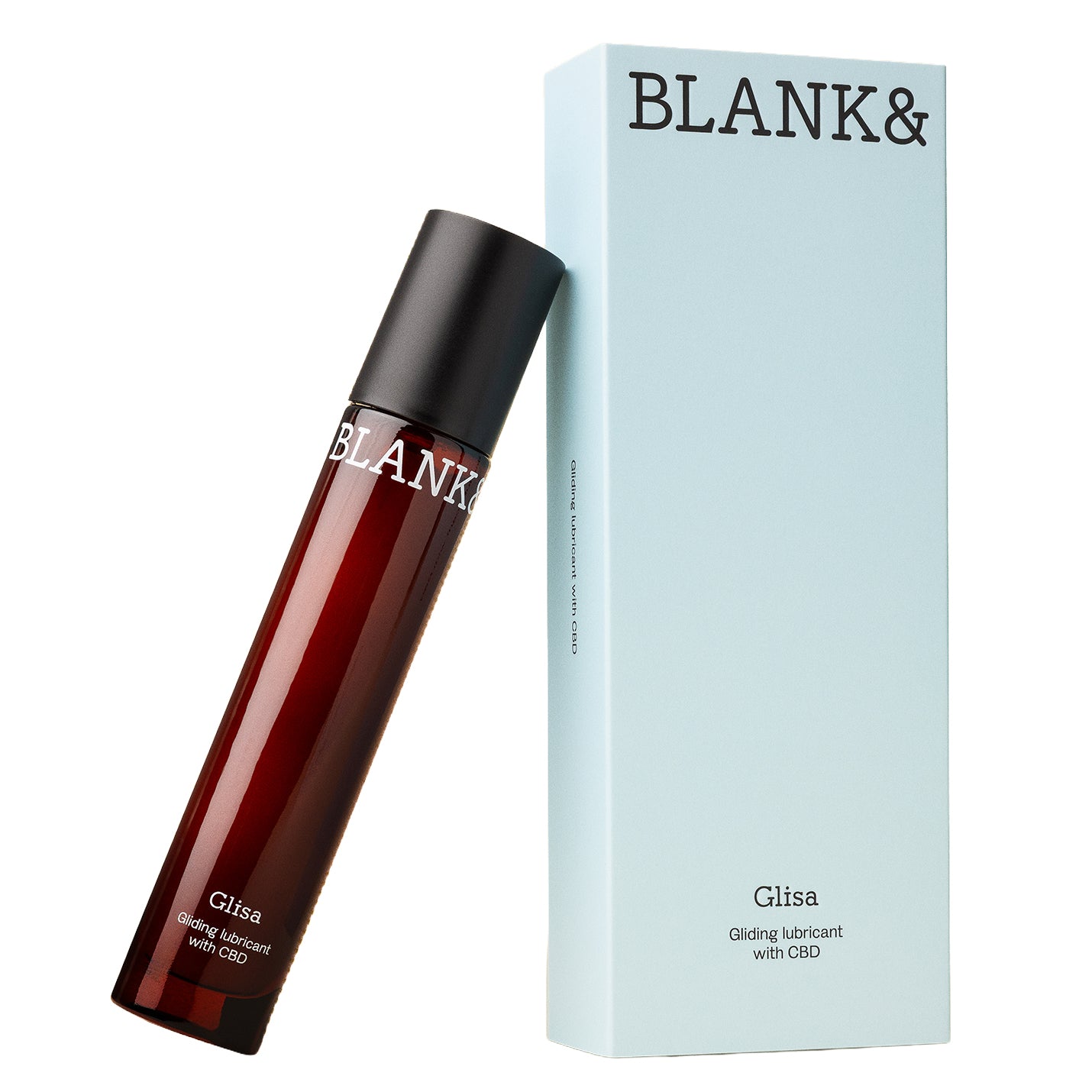 Blank& Glisa Liukuvoide; ruskea pullo tekstillä BLANK& Glisa Gliding lubricant with CBD asetettuna vaaleansinisen suorakulmaisen rasian viereen, samalla BLANK&-brändäyksellä; pullo kiiltopintainen sileä mustalla korkilla; rasiassa yksityiskohtaista painettua tuotetietoa ja pienellä luettavia ainesosia; molemmissa lihavoitua groteskitekstiä; valkoinen tausta, ei ihmisiä kuvassa.