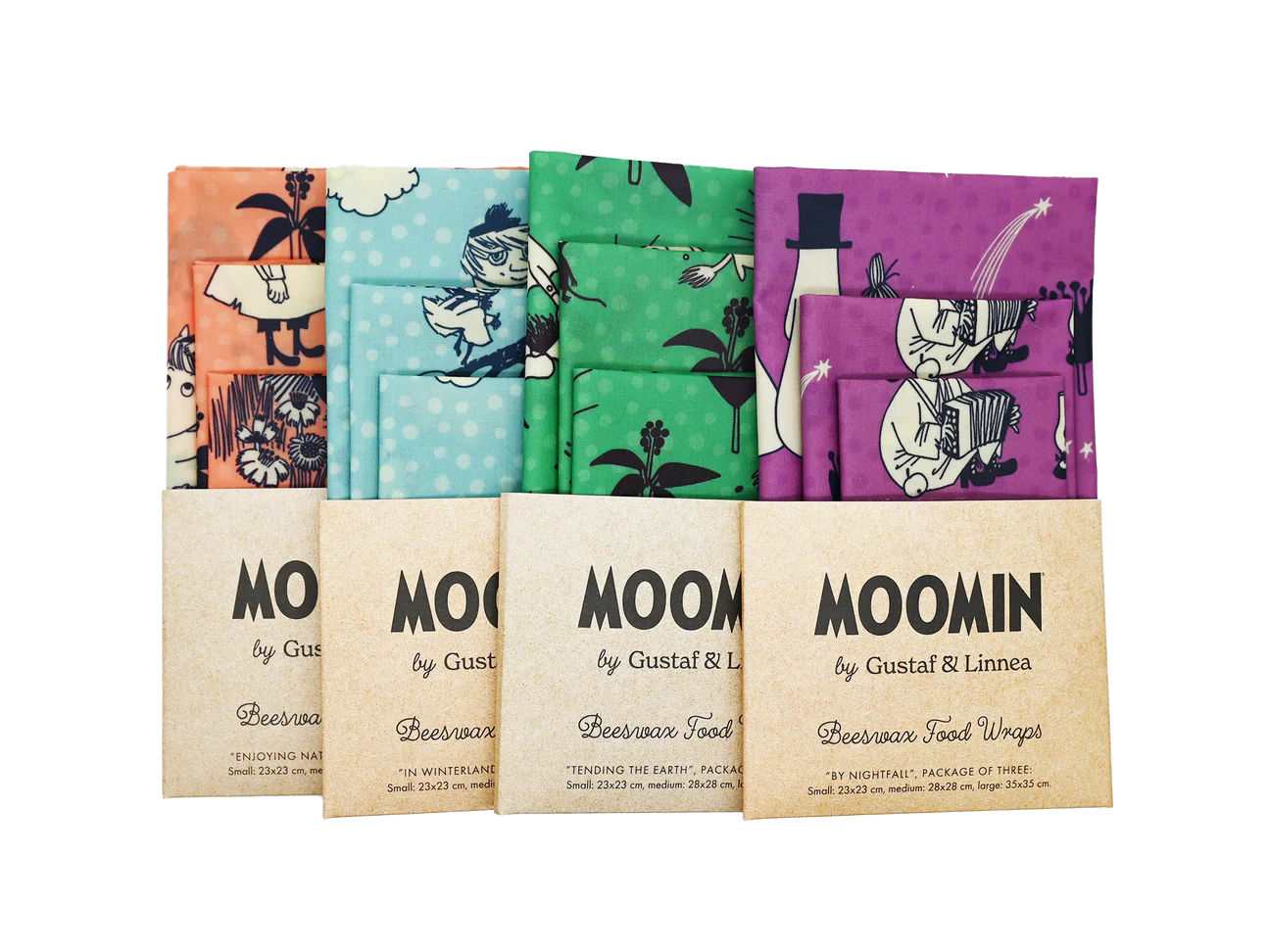 Gustaf & Linnea Muumi Mehiläisvahakääre 3-pack; neljä pakkausta Muumi-aiheisia mehiläisvahakäärettä eri väreissä ja kuvituksin, kukin merkitty MOOMIN by Gustaf & Linnea, viehättäviä sarjakuvahahmoja ja kukkakuvioita; mattapintainen, suorakulmainen pakkaus keskitetysti kuvattuna; lihava, groteski fontti etiketissä; tuotteet aseteltu neutraalille taustalle, ei ihmisiä näkyvissä.