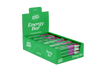 Hart-Sport Energy Bar Berry Blast; vihreä suorakaiteen muotoinen pahvirasia mattapinnalla sisältää useita proteiinipatukoita kahdessa rivissä, osa kääreistä osittain näkyvissä avoimesta etureunasta; etiketissä teksti ”Hart Sport Energy Bar” lihavoidulla valkoisella ja punaisella tikkukirjasimella etupaneelissa; ei ihmisiä tai taustaelementtejä näkyvissä; lähikuva tuotteesta.