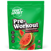 Hart-Sport Pre-Workout Watermelon; vihreä Hart Sport Pre-Workout -jauhepussi vesimelonin makuisena, koristeltu vesimeloniviipalein ja roiskein; pussissa merkinnät 250 g, 24 annosta ja 150 mg kofeiinia annosta kohti energisointiin; pakkaus matta ja pystyssä seisova uudelleensuljettavalla yläreunalla; valkoinen ja punainen groteskiteksti edessä; ei ihmisiä tai käsiä, valkoinen tausta, studiokuva pakkauksesta kokonaisuudessaan.