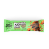 Hart-Sport Protein Bar Crispy Toffee Caramel; vihreä, suorakulmainen Hart Sport -proteiinipatukan kääre kiiltäväpinnalla, jossa lukee ”Crispy Caramel Toffee” lihavalla valkoisella ja beigellä kirjaimella; kääreessä selkeitä kuvia suklaaneliöistä ja karamellipaloista tekstin ympärillä; ei ihmisiä tai käsiä näkyvissä; tausta valkoinen; vihreä Hart Sport -proteiinipatukan kääre, merkitty Crispy Caramel Toffee, kuvin suklaaneliöistä ja karamellipaloista aseteltuna ympäriinsä.
