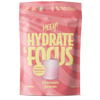 Heey! Hydrate & Focus Electrolytes Raspberry Lemonade; vaaleanpunainen ja keltainen pussi mattapinnalla, suorakulmainen ja uudelleensuljettava; etiketissä lukee "HYDRATE & FOCUS" isoin, lihavin groteskikirjaimin; etupuolella kuvitus lasista vaaleanpunaista vadelmalimonadia jään kera; tekstissä ilmoitetaan 40 annosta ja 240 g; lisätekstit viittaavat elektrolyytteihin ja nootrooppeihin; tausta valkoinen, ei ihmisiä kuvassa.