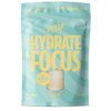 Heey! Hydrate & Focus Electrolytes, maku Lemon; turkoosi mattapintainen seisova pussi uudelleensuljettavalla yläosalla; etuosassa lihavoitua valkoista ja keltaista groteskitekstiä HYDRATE & FOCUS, kuva viipaloidusta sitruunasta lasillisessa nestettä, sekä maininnat elektrolyyteistä ja nootropeista; teksti kertoo 40 annosta ja sitruunan maun; tuote yksin valkoisella taustalla studiokuvassa.