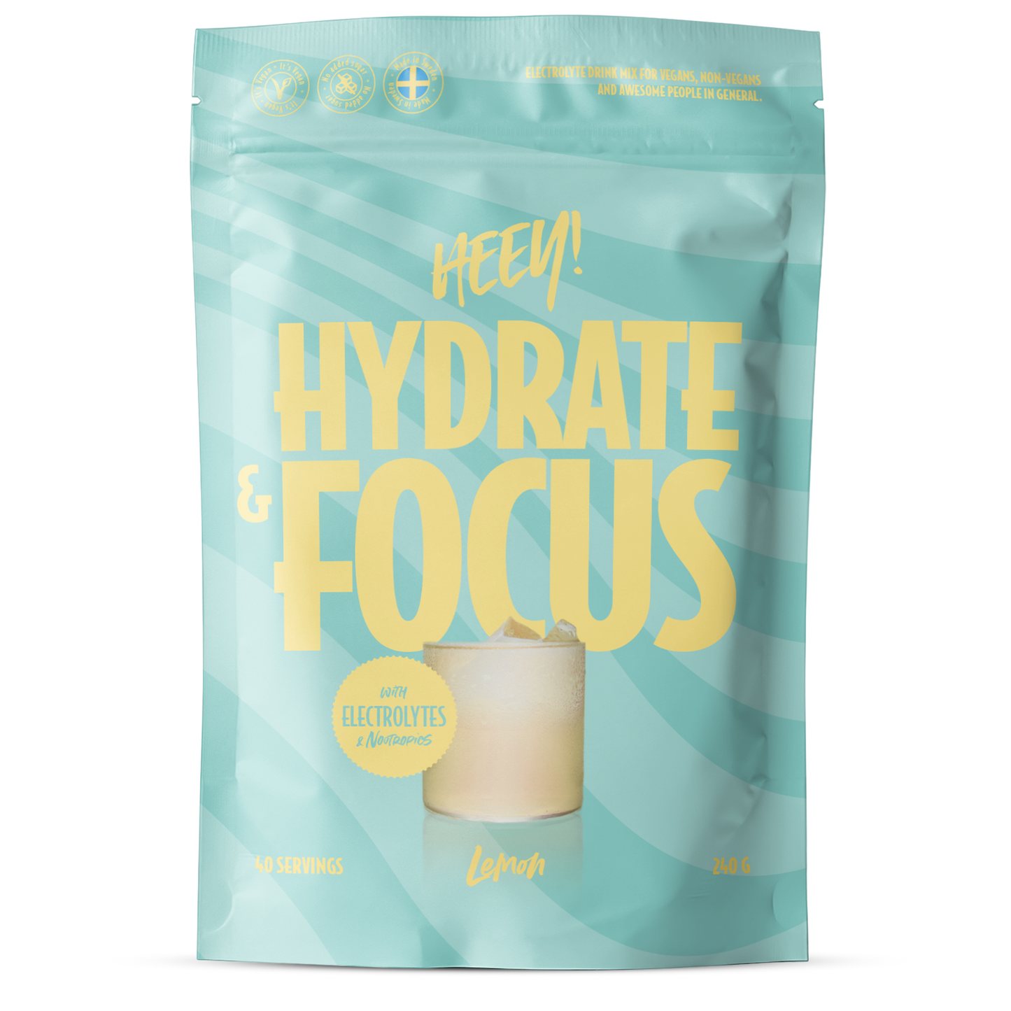 Heey! Hydrate & Focus Electrolytes, maku Lemon; turkoosi mattapintainen seisova pussi uudelleensuljettavalla yläosalla; etuosassa lihavoitua valkoista ja keltaista groteskitekstiä HYDRATE & FOCUS, kuva viipaloidusta sitruunasta lasillisessa nestettä, sekä maininnat elektrolyyteistä ja nootropeista; teksti kertoo 40 annosta ja sitruunan maun; tuote yksin valkoisella taustalla studiokuvassa.