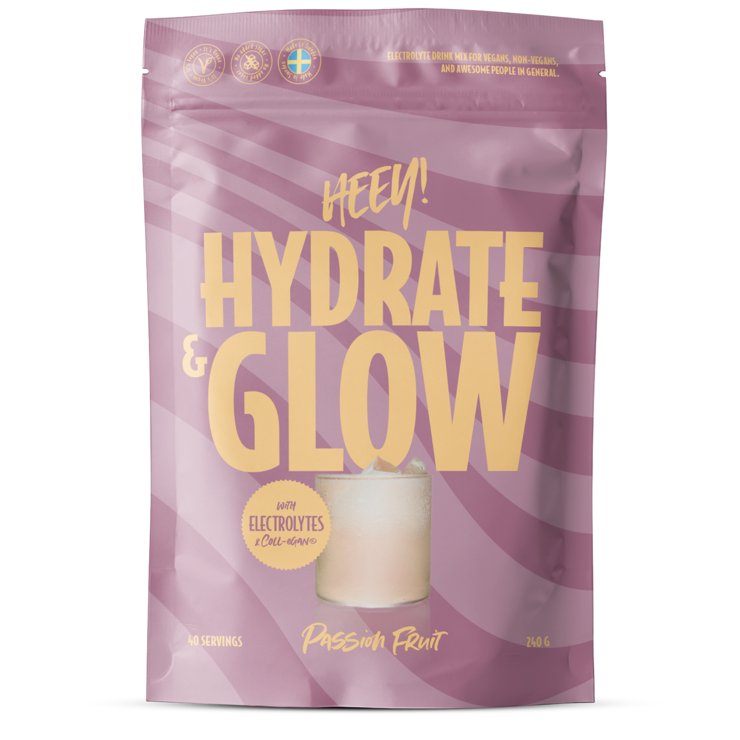 Heey! Hydrate & Glow Electrolytes + Coll-egan® Passionfruit; pinkki-violetti mattapussi tekstillä Hydrate & Glow, maku passionhedelmä, etuosassa lasillinen vaaleansävyistä juomaa; etiketissä lihavoitua keltaista groteskitekstiä, joka mainitsee elektrolyytit ja kosteutushyödyt 40 annokselle; pakkaus tasapohjainen pyöristetyin kulmin; valkoinen tausta, ei ihmisiä tai käsiä kuvassa.