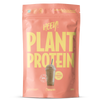 Heey! Plant Protein, maku Chocolate; koralliväristä pinkki pussi tekstillä HEY! PLANT PROTEIN isoin keltaisin kirjaimin, kuva suklaanmakuisesta smoothiesta, esillä B12-vitamiini ja 83 % kasviproteiinipitoisuus; pakkauskoko 500 g; pinta mattapintainen; joustava muovipakkaus lämpösaumatulla yläreunalla; teksti lihavoitua groteskia, keskitettynä etuosaan; valkoinen tausta, ei ihmisiä tai esineitä.