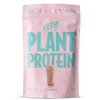 Heey! Plant Protein, maku Strawberry; vaaleanpunainen mattapintainen suorakaiteen muotoinen pussi tekstillä HEEY! PLANT PROTEIN isoin turkoosein kirjaimin, kuvana mansikkasmoothie; etuetiketissä 88 % proteiinipitoisuus, maku mansikka ja nettopaino 500 g; ei ihmisiä tai käsiä; yksinkertainen studiotausta.