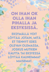 Hidasta Elämää Tsemppikortit; suorakaiteen muotoinen tuote pastellivärisellä kukkataustalla, jossa pehmeitä, vaimeita kukkakuvituksia; teksti kertoo, että on hyväksyttävää tuntea itsensä eksyneeksi tai hämmentyneeksi ja että eksyminen voi johtaa uusiin asioihin ja kauniisiin näkökulmiin; tummansävyinen groteski erottuu vaaleasta taustasta; ei ihmisiä tai käsiä, kuva ylhäältä.
