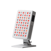 Innolux RED S2 PRO Punavalo; valkoinen pöydälle asetettava LED-valohoitolaite riveillä punaisia ja valkoisia valoja, kiinnitettynä jalustaan tasaisella valkoisella taustalla; suorakaiteen muotoinen pääyksikkö näkyvin pyöreiden LED-valojen ruudukoin vuorotellen punaisena ja valkoisena, aseteltuna suoriin vaakariveihin; kotelo mattapinnalla; laite lepää kulmatuella ilman näkyviä painikkeita tai etikettejä; ei pakkausta tai ulkoista brändäystä näkyvissä; ei ihmisiä tai käsiä kuvassa.