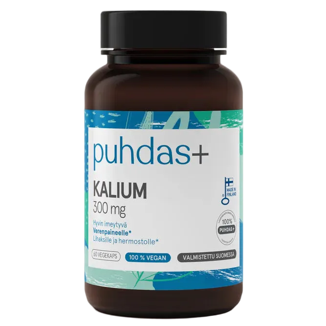 puhdas+ Kalium 300 mg, 60 kapselia; ruskea muovipullo sinisin ja valkoisin groteskitekstein, ilmaisee vegaanisen kaliumlisän valmistetuksi Suomessa; lieriömäinen muoto, mattapinta, valkoinen kierrekorkki; vaalea tausta, ei ihmisiä tai rekvisiittaa; tukee päivittäistä kivennäisainesaantia.