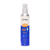 Kerbi Aurinkosuihke SPF 50; pullo Kerbi SPF 50 -perheen aurinkosuihketta sinisellä ja valkoisella etiketillä, kuvituksena aurinkokuvake ja delfiini, pystyssä tasaista taustaa vasten; pakkaus lieriömäinen muovia kiiltäväpinnalla; etikettitekstissä ”Kerbi” ja ”SPF 50”; ei ihmisiä kuvassa.