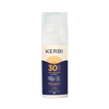 Kerbi Aurinkovoide SPF 30; Kerbi SPF 30 -aurinkovoidepullo valkoisella yläosalla ja tummansinisellä etiketillä, kuvituksena aurinkokuvake, tuotetietoa ja ranskankielinen teksti korkeasta suoja-asteesta kasvoille ja vartalolle; muoviastia mattapinnalla ja pyöristetty muoto; luettavassa etiketissä brändinimi, SPF-taso ja käyttöohjeet; tausta yhtenäinen, ei ihmisiä tai muita esineitä näkyvissä; studiotyylinen tuotekuva.