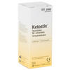 Ketostix Virtsakoeliuska: keltavalkoinen suorakulmainen pahvipakkaus mattapinnalla, monikielinen teksti; sisältää 50 ketoaineiden mittaukseen tarkoitettua virtsan testiliuskaa; etiketissä lihavoitu groteskikirjasin mustalla; tausta on valkoinen, ei ihmisiä tai muita esineitä kuvassa.