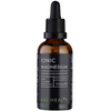 Kiki Health Ionisoitu Magnesium; ruskea tiputinpullo, merkitty Ionic Magnesium Liquid Concentrate, 50 ml, valmistaja Kiki Health; läpinäkyvä lasi mattapintaisella paperietiketillä, musta muovikorkki ja siihen kiinnitetty tiputin; etiketin teksti valkoisella ja vihreällä groteskilla mustaa taustaa vasten, tuotenimi lihavalla fontilla; etiketti mainitsee tuotteen helposti imeytyväksi mineraalilisäksi ja elintarvikkeeksi; ei ihmisiä tai käsiä näkyvissä; tausta valkoinen.