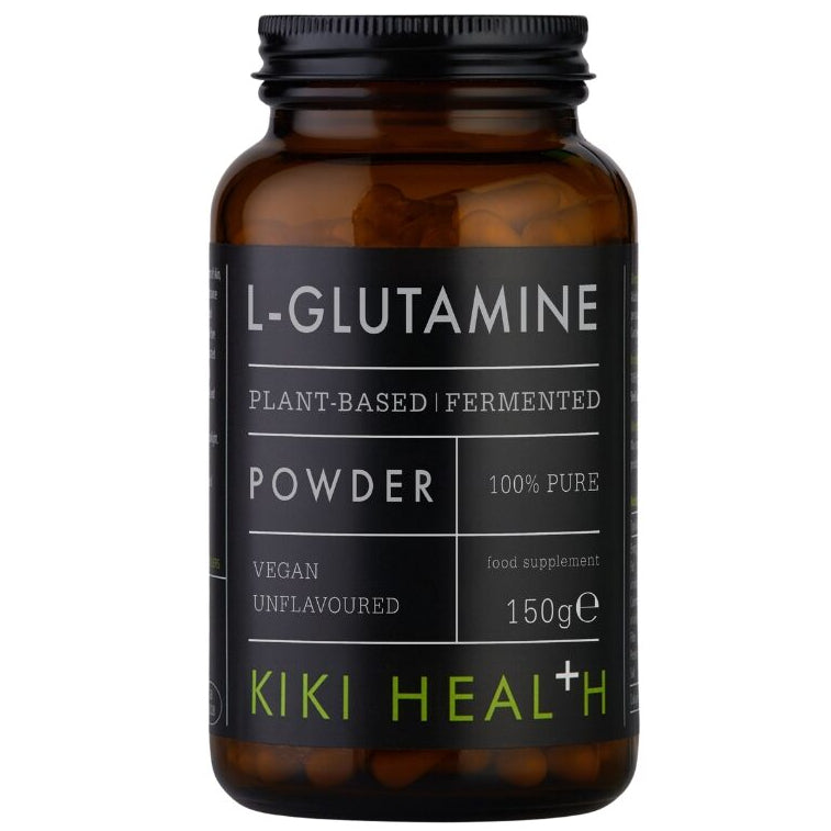 Kiki Health L-Glutamiini; ruskea purkki mustalla kierrekorkilla, sylinterin muotoinen mattapinnalla, pääetiketissä lihavoitua valkoista groteskitekstiä; luettavassa etiketissä lukee: L-Glutamine, Plant-Based, Fermented, Powder, 100% Pure, Vegan Supplement, Unflavoured, 150g, KIKI Health; tuote keskitettynä valkoiselle taustalle, ei ihmisiä tai toimintaa kuvassa.