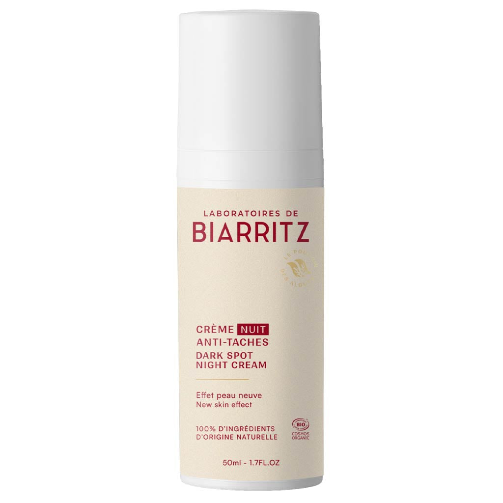 Laboratoires de Biarritz Anti Dark Spot Night Cream: valkoinen 50 ml:n pullo, sylinterimäinen muoto, mattapinta ja valkoinen korkki; beigessä etiketissä punaista ja ruskeaa groteskitekstiä tuotenimelle "Crème Nuit Dark Spot Night Cream"; tausta on yksinkertainen ja siisti, ei ihmisiä tai käsiä näkyvissä.