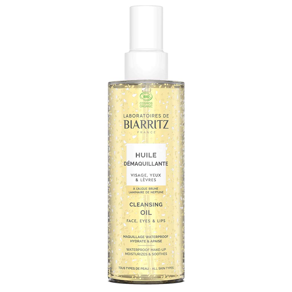 Laboratoires de Biarritz Cleansing Care Puhdistusöljy; kasvoille, silmille ja huulille tarkoitetun puhdistusöljyn pullo; kirkas lieriön muotoinen muovipullo sisältää keltaista öljyä kuplineen; kiiltäväpintainen pullo valkoisella pumppuannostelijalla; etiketissä tuotenimi tummalla modernilla groteskifontilla; vaalea tausta, ei ihmisiä tai tarvikkeita.