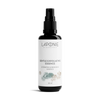Laponie of Scandinavia Gentle Exfoliating Essence; musta pullo pumpulla tekstillä Laponie of Scandinavia Gentle Exfoliating Essence, Hydrating & Renewing Essence, 50 ml valkoisella taustalla; pullo sylinterin muotoinen ja matta, etiketissä yksinkertaista valkoista groteskitekstiä; tausta tasaisesti valaistu ja pelkistetty, ei rekvisiittaa tai ihmisiä.
