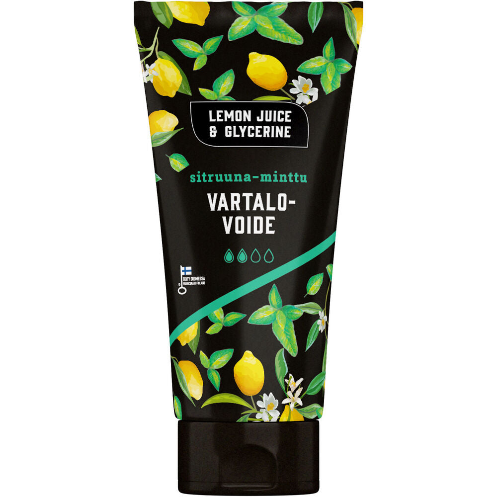 Lemon Juice & Glycerine Vartalovoide Sitruuna-Minttu; musta muovinen vartalovoidetuubi mattapinnalla, pystyssä; pakkauksessa kuvitettuja sitruunoita, vihreitä lehtiä ja pieniä valkoisia kukkia; etikettiteksti Lemon Juice & Glycerine, sitruuna-minttu ja Vartalo-voide siistillä groteskifontilla; ei ihmisiä tai käsiä; valkoinen tausta studiotuotekuvassa.