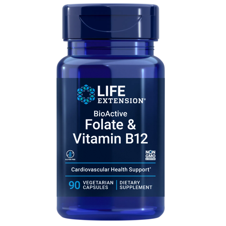 Life Extension BioActive Folate & Vitamin B12; sylinterin muotoinen sininen muovipullo mattapinnalla, valkoinen etiketti ja sininen kierrekorkki; etiketissä lihavoitua sans-serif- ja serifikirjasinta pääosin sinisellä ja mustalla tekstillä; luettavissa brändi, tuotenimi, kapselimäärä, GMO-vapaus- ja gluteenittomuuskuvakkeet sekä maininta sydän- ja verisuoniterveyden tuesta; pelkistetty studiotausta, ei ihmisiä tai käsiä; sisältää 90 kasvipohjaista kapselia.