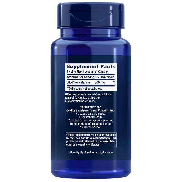 Life Extension D, L-Phenylalanine Capsules; sininen ravintolisäpullo lieriömäisellä muodolla ja kiiltäväpinnalla; valkoisessa etiketissä mustaa selkeää tekstiä tavallisella groteskifontilla, ravintosisältötiedot DL-Phenylalanine 500 mg per kasvipohjainen kapseli, aminohappopitoisuudesta kertoen; muut ainesosat ja valmistajatiedot listattu etiketissä; neutraali tausta, ei ihmisiä tai käsiä, suoraviivainen tuotekuva.