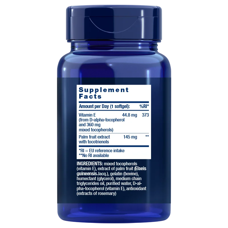 Life Extension Gamma E with Tocopherols & Tocotrienols; sininen pullo etiketillä, joka näyttää ravintosisältötiedot ja ainesosat E-vitamiinille ja palmuöljyuutepehmeäkapseliravintolisälle sisältäen palmuöljyuutteen; pullo sylinterimäinen kiiltäväpintainen vastaavalla korkilla; etiketti selkeällä groteskityypillä; ei ihmisiä eikä käsiä näkyvissä; tausta yksinkertainen ja vaalea, tuotekuville tyypillinen.