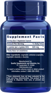 Life Extension L-Lysine; sininen ravintolisäpullo puolikiiltävällä pinnalla, sylinterinmuoto ja valkoinen etiketti; etiketissä lihavoitu groteskiteksti "Supplement Facts" ja L-lysiini 620 mg per annos muiden ainesosien ohella; valmistajan tiedot ja FDA-huomautus alaosassa; yksivärinen tausta, ei ihmisiä tai esineitä näkyvissä.