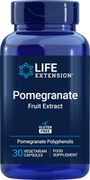 Life Extension Pomegranate Fruit Extract, sininen pullo tekstillä "Life Extension Pomegranate Fruit Extract", ilmoittaa gluteenittomuuden, granaattiomenapolyfenolit ja 30 kasvipohjaista kapselia, etusivulla "food supplement"; pullo sylinterimäinen mattapinnalla ja sininen korkki; etiketissä lihavoitua groteskifonttia eri värein; tuote pystyssä valkoista taustaa vasten ilman ihmisiä tai rekvisiittaa; keskisuuri lähikuva.