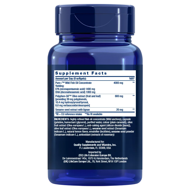 Life Extension Super Omega-3 EPA/DHA Fish Oil, Sesame Lignans & Olive Extract; sininen muovinen ravintolisäpullo lieriön muotoisena kiiltäväpintaisena; valkoinen etiketti mustalla painetulla tekstillä tavanomaisin fontein, sisältää ravintosisältötaulukon, ainesosatiedot ja valmistajatiedot englanniksi; etiketti mainitsee kalaöljytiivisteen, oliivihedelmäuutteen ja seesaminsiemenen pääainesosina; kuvattu neutraalia taustaa vasten ilman ihmisiä tai käsiä.