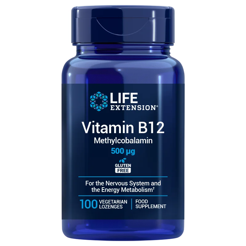 Life Extension Vitamin B12; sininen muovipullo kiiltäväpinnalla, lieriön muotoinen kierrekorkillinen; etiketissä teksti "Life Extension Vitamin B12 Methylcobalamin 500 µg", sisältää gluteenittomat ja 100 kasviskapselia, sans-serif-fontit valkoisena ja sinisenä valkoisella pohjalla; ei ihmisiä tai käsiä; neutraali tausta, tuote keskitettynä kuvassa.