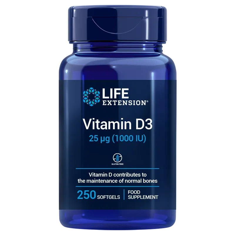Life Extension Vitamin D3 25 mikrog; sininen muovipullo kiiltäväpinnalla, sylinterinmuoto ja kierrekorkki; etiketissä brändinimi lihavoidulla groteskitypografialla ja teksti "Vitamin D3 25 µg (1000 IU)", "250 softgels"; etiketissä maininnat gluteenittomuudesta ja luuston ylläpidon tukemisesta; neutraali tausta, ei ihmisiä tai käsiä näkyvissä.