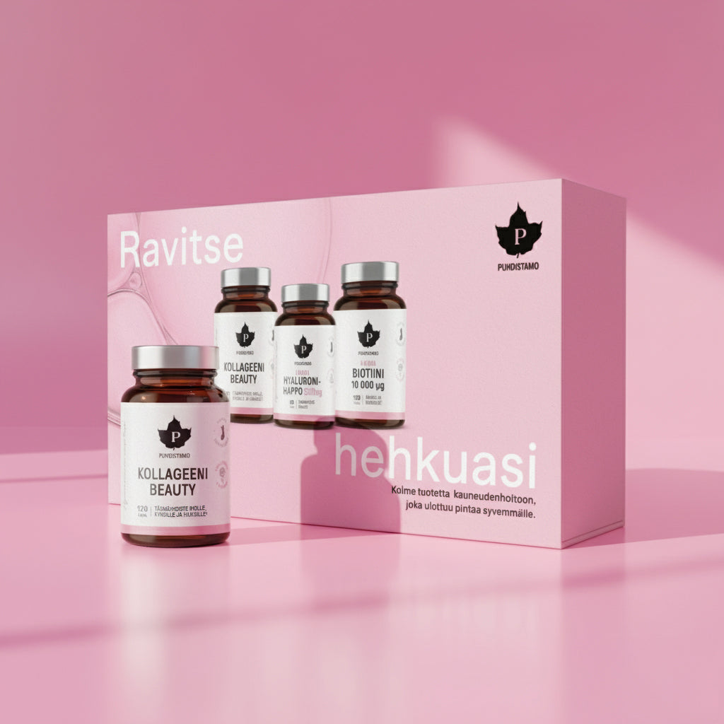 Puhdistamo Beauty Box; neljä ravintolisäpulloa esillä vaaleanpunaisen laatikon edessä, jossa suomenkielistä tekstiä; pullot pystyssä, lieriömäisiä, valkoisin kansin ja etikettein, materiaali vaikuttaa muoviselta ja mattapintaiselta; laatikossa lehtilogo ja selkeästi luettavat tuotenimet siistillä groteskifontilla; tausta yhtenäinen sileä vaaleanpunainen pinta, ei ihmisiä tai käsiä; suoraan edestä kuvattu ja hyvin valaistu.