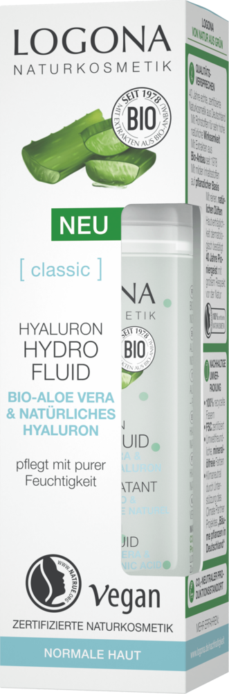 Logona Classic Hyaluronihappo Kosteusemulsio; laatikko Logona Naturkosmetik Hyaluron Hydro Fluid -tuotetta, sisältää aloe veraa ja hyaluronia, merkitty vegaaniseksi ja soveltuvaksi normaalille iholle; pakkaus on valkoinen vihrein yksityiskohdin, suorakulmainen, viimeistely mattapintainen; teksti groteskityypografialla; tuotetiedot näkyvästi etupuolella; tausta yksivärinen, ei ihmisiä tai käsiä.