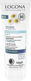 Logona Pur Gentle & Soothing Pesugeeli; tuubi Logona Naturkosmetik gentle -puhdistusgeeliä kamomillauutteella ja probiooteilla herkälle iholle; sylinterinmuotoinen valkoinen tuubi on mattapintainen sinisin ja vihrein yksityiskohdin, koristeltu painetuilla kamomillankukilla; tuotenimi lihavalla groteskilla, pienempi teksti alla kuvaa käyttöä herkälle iholle; vegaani- ja luomusertifikaattimerkit etiketissä; ei ihmisiä tai käsiä näkyvissä, kuvattu suoraan edestä yksiväristä taustaa vasten.
