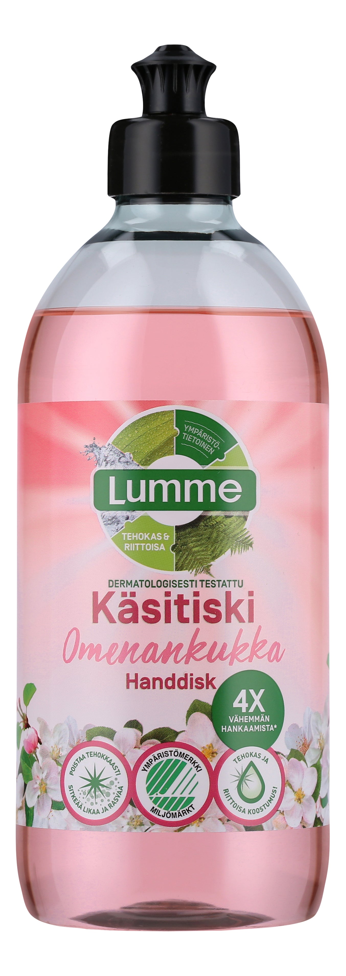 Lumme Käsitiskiaine Omenankukka; pullo läpikuultavaa muovia mustalla kierrekorkilla, sisällä vaaleanpunaista astianpesuainetta omenankukan tuoksulla; etiketissä kukkakuvioita ja suomenkielistä tekstiä groteskifontilla; pinta kiiltävä; ei ihmisiä eikä käsiä näkyvissä, tausta valkoinen.
