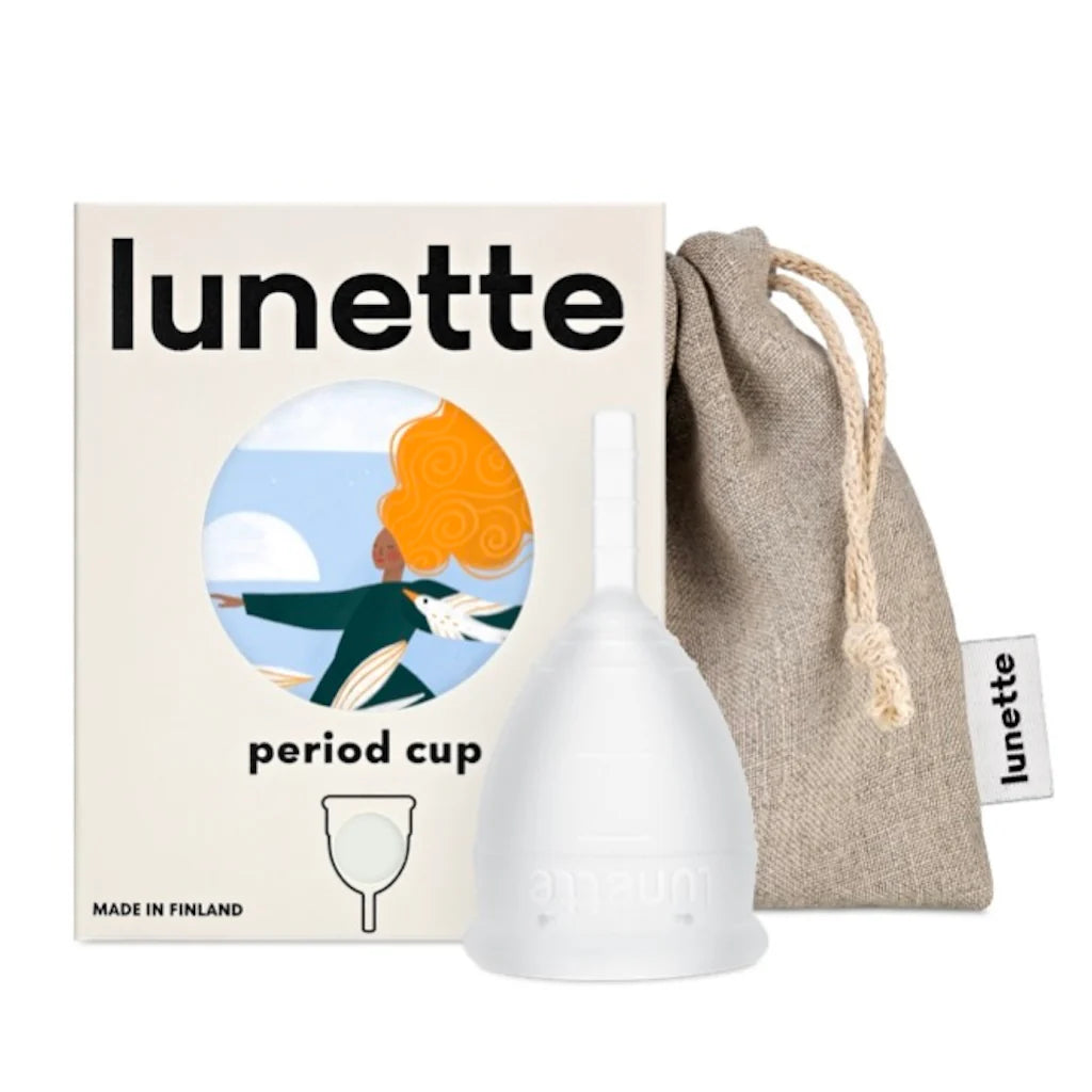 Lunette Kuukuppi Kirkas -setti, kuvituksellinen pakkaus, läpikuultava silikoninen kuukuppi mattapinnalla ja beige kangaspussi; kellomainen muoto varrella, Lunette-nimi selkeällä groteskitekstillä