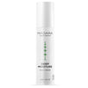 Madara Deep Moisture Night Cream; valkoinen pullo MÁDARA Deep Moisture Night Cream -yövoidetta, 50 ml, vihreällä kasvikuvituksella ja mustalla tekstillä etupuolella; pullo sylinterin muotoinen mattapinnalla ja pumppuannostelijalla; etiketissä lihavoitu suuraakkosin groteskikirjasin; tausta valkoinen ilman näkyvää ympäristöä tai rekvisiittaa; ei ihmisiä tai käsiä kuvassa.