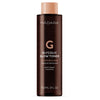 Madara Glycolic Glow Toner; ruskea pullo MÁDARA Glycolic Glow Toner -kasvovettä beigellä korkilla, valkoinen teksti kertoo 5 % glykolihaposta, kasviperäisistä eksosomeista ja 150 millilitran (5 fl oz) tilavuudesta; pullo sylinterin muotoinen kiiltopinnalla; etikettiteksti nykyaikaisella groteskikirjasimella; ei rekvisiittaa tai ihmisiä, tausta tasainen ja neutraali, tuote keskitettynä kuvaan.