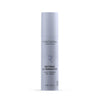 Madara Retinol Alternative Plant-Powered Day Cream; sylinterinmuotoinen valkoinen pullo mattapinnalla seisoo pystyssä; etiketissä merkki MÁDARA suurin lihavin kirjaimin, tuotekuvaus ja ”50 ml” pienemmällä painatuksella; kirjasintyyli on moderni groteski; korkin tekstuuria tai koristelua ei näy; valkoinen tausta tasaisessa valaistuksessa; ei ihmisiä tai käsiä kuvassa.