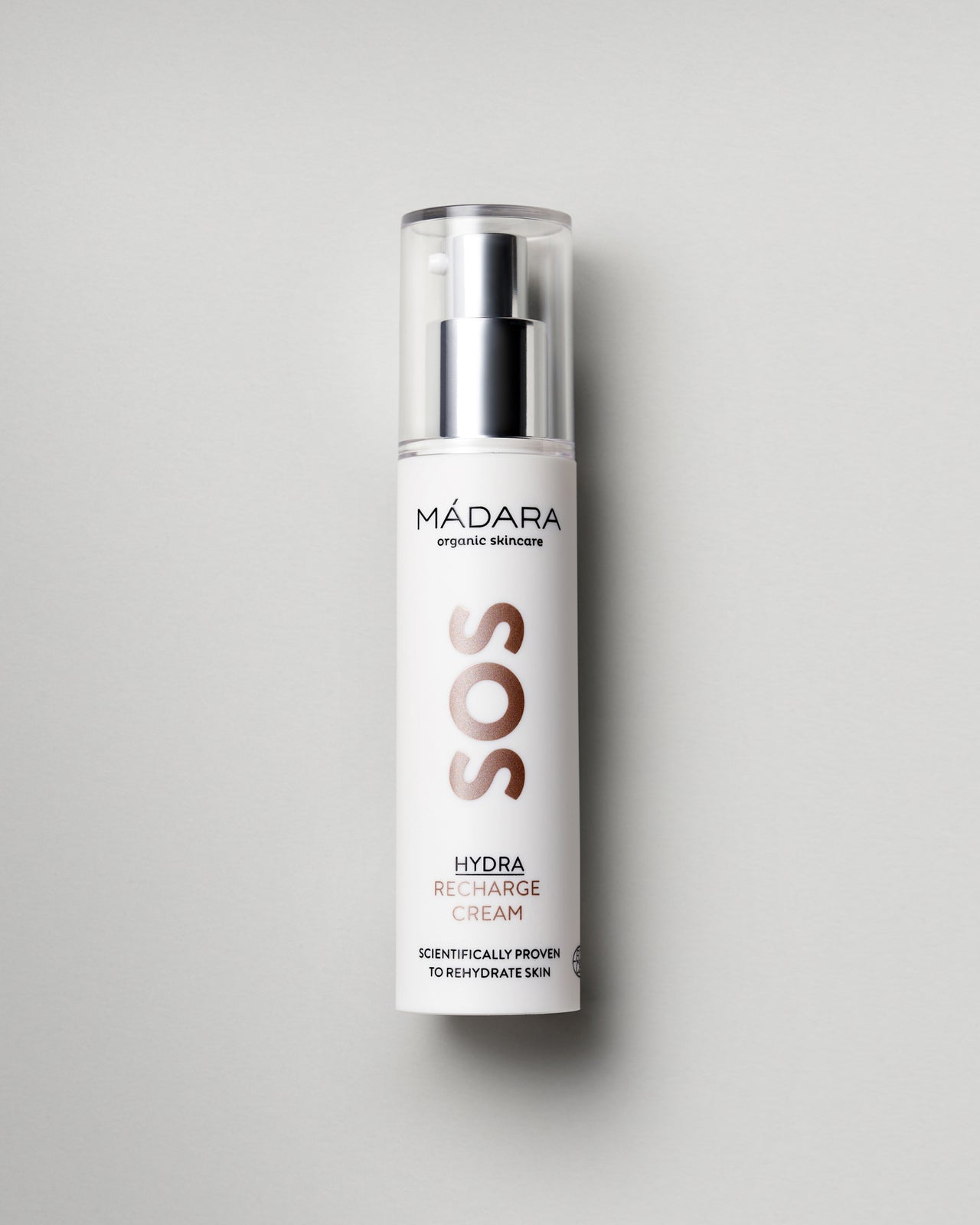 Madara SOS Hydra Cream kasvovoide valkoisessa pumppupullossa harmaalla taustalla
