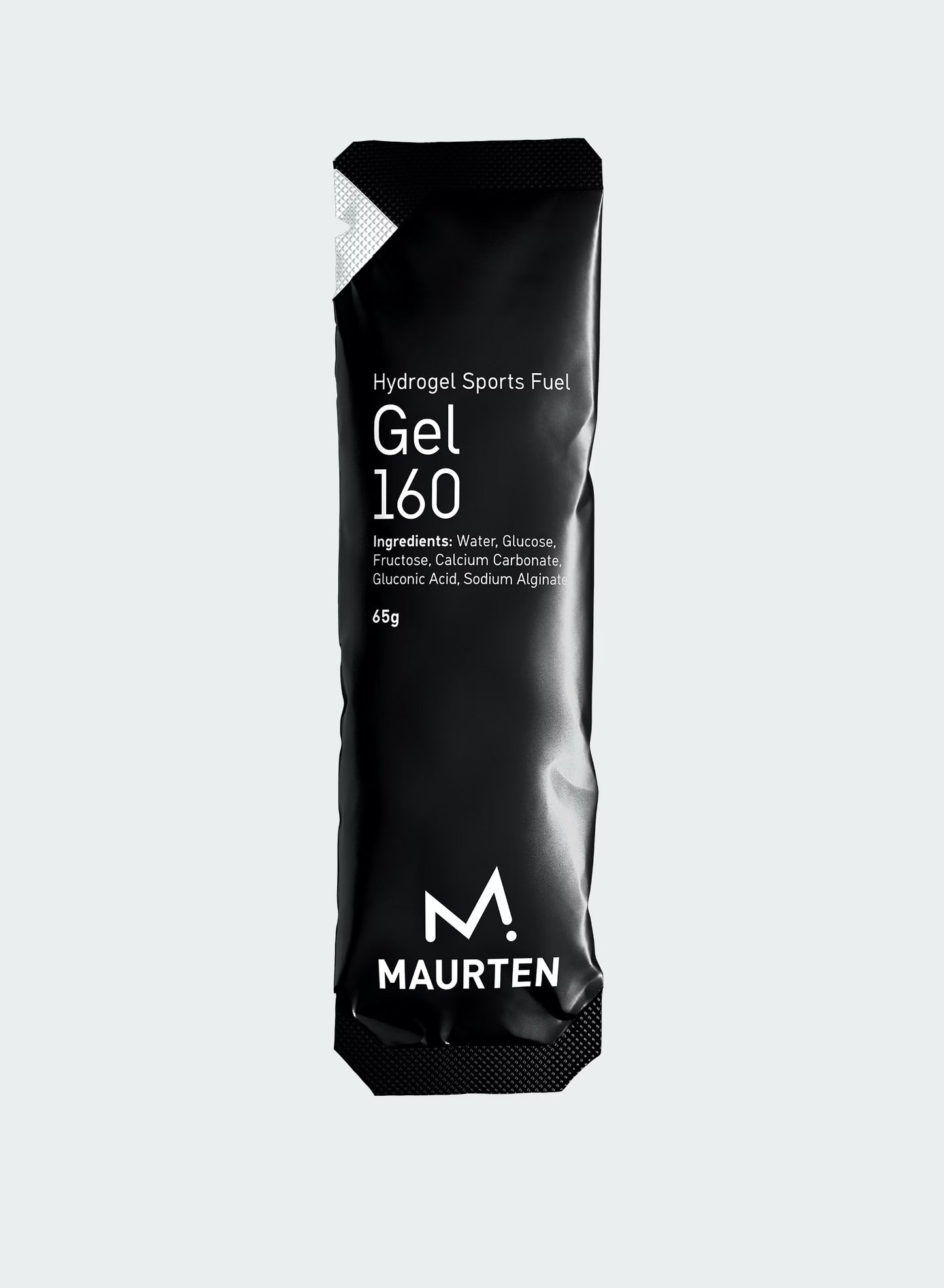 Maurten Gel 160 (12-pack): musta Maurten Gel 160 -hydrogeelipakkaus urheiluravinnoksi, suorakulmainen repäisyavauksella ja mattapinnalla; valkoinen groteskikirjasin näyttää tuotenimen ja tiedot, mukaan lukien "ingredients" ja "65g"; Maurten-logo alaosassa; ei ihmisiä tai käsiä näkyvissä; tausta on vaalea, kuva otettu suoraan edestä; hydrogeeliteknologia tarjoaa edistynyttä energiaa urheilijoille.