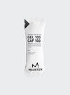 Maurten Gel 100 CAF 100 (12-pack), valkoinen pussi merkitty "Maurten Hydrogel Sports Fuel Gel 100 CAF 100", esittelee hydrogeeliteknologiaa, ainesosat ja kofeiinipitoisuus lueteltu mustalla tekstillä etusivulle; suorakulmainen pussi rypytetyin reunoin ja repäisyavauksella yläosassa; pakkaus mattapintainen; groteskinen musta typografia kaikessa näkyvässä etikettitekstissä; tausta valkoinen, ei ihmisiä eikä esineitä näkyvissä; kuva suoraviivainen lähikuva pussin etuosasta.