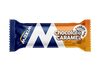 Maxim Energy Bar Chocolate Caramel; suklaa-karamelli-energiapatukka sini-valko-oranssissa kääreessä merkitty "Chocolate Caramel Energy Bar - Before & During Training", brändi MAXPW vasemmalla puolella, täynnä energiaa antavia ainesosia treeniä varten; kääre on kiiltäväpintainen ja suorakulmainen; typografia on lihavoitua ja selkeää; ei ihmisiä tai käsiä näkyvissä; tuote kuvattu yksivärisellä taustalla tavanomaisessa tuotekuvassa.