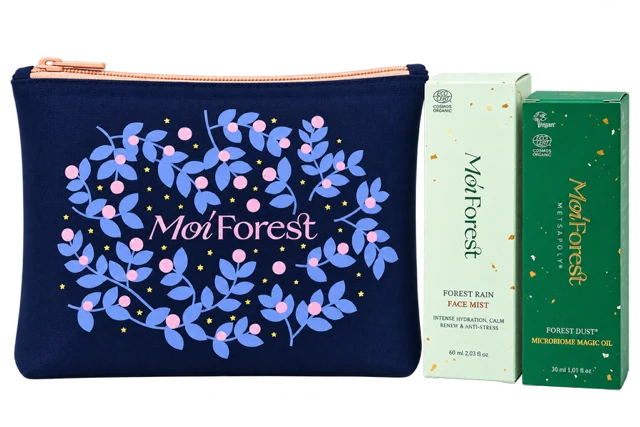 Moi Forest -kosmetiikkapussi metsäkuvituksella sekä Forest Rain Face Mist- ja Microbiome Magic Oil -pakkaukset