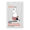 Moomin Alkoholiton Antibakteerinen Käsisuihke; valkoinen suihkepullo, jossa piirroshahmo punaraidallisissa housuissa pitämässä pientä mustaa laukkua; pullo suorakaiteen muotoinen pyöristetyin reunoin, kiiltäväpintainen; luettavassa etiketissä teksti Moomin Antibakteerinen Spray Alkoholiton 20 ml - 225 spray; tausta vaalea ja neutraali, tuote keskellä, ei ihmisiä tai käsiä.