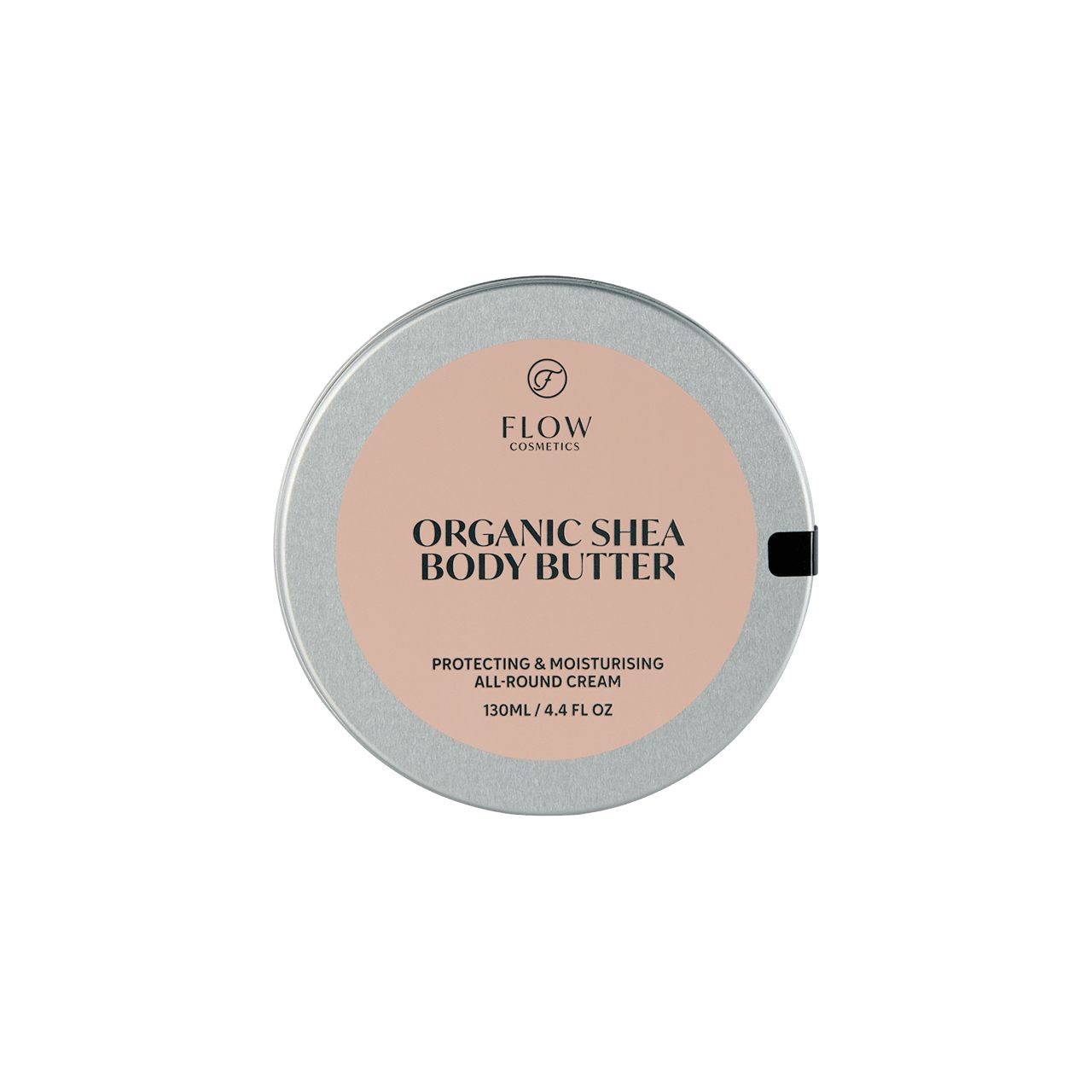 Flow Cosmetics Luomu Sheavoi Body Butter, 130 ml; pyöreä hopeanvärinen peltipurkki, beige etiketti; etiketissä mustaa groteskitekstiä, kuvaus hoitavasta ja kosteuttavasta yleisvoiteesta; matta pinta ja litteä kansi; kuvattu suoraan ylhäältä vaalealla taustalla, ei ihmisiä.